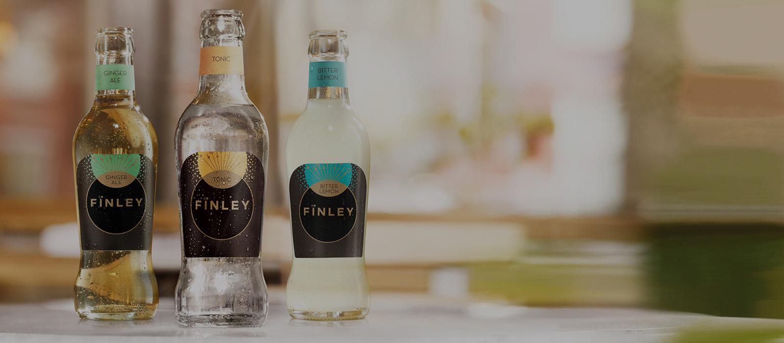 Een banner afbeelding met flessen van FÏNLEY tonic-smaken