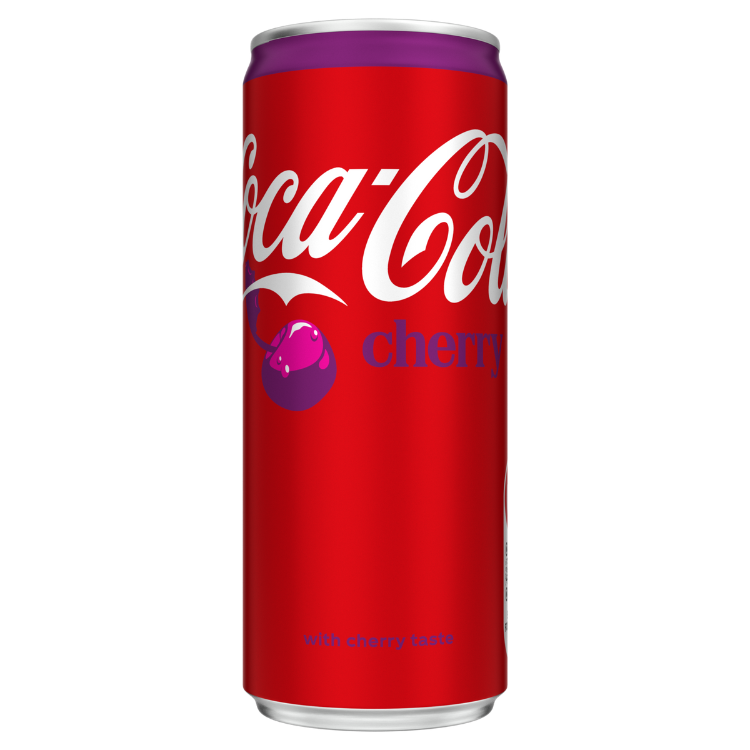 cocacolacherry - 1 Een rood blikje Coca-Cola Cherry met paarsgekleurde accenten aan de bovenrand. Op de voorkant staat het witte Coca-Cola-logo, het woord "cherry" in paarse letters, en een afbeelding van een paarse kers met een steeltje. Onderaan staat in kleine paarse letters “with cherry taste”.