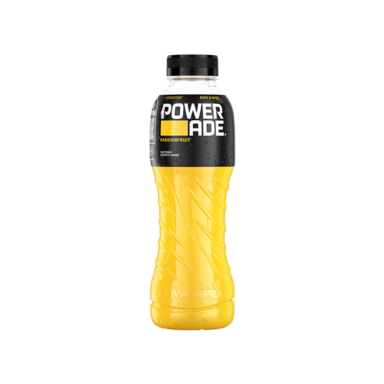 En plastflaske med Powerade Passionfruit og drikketut.