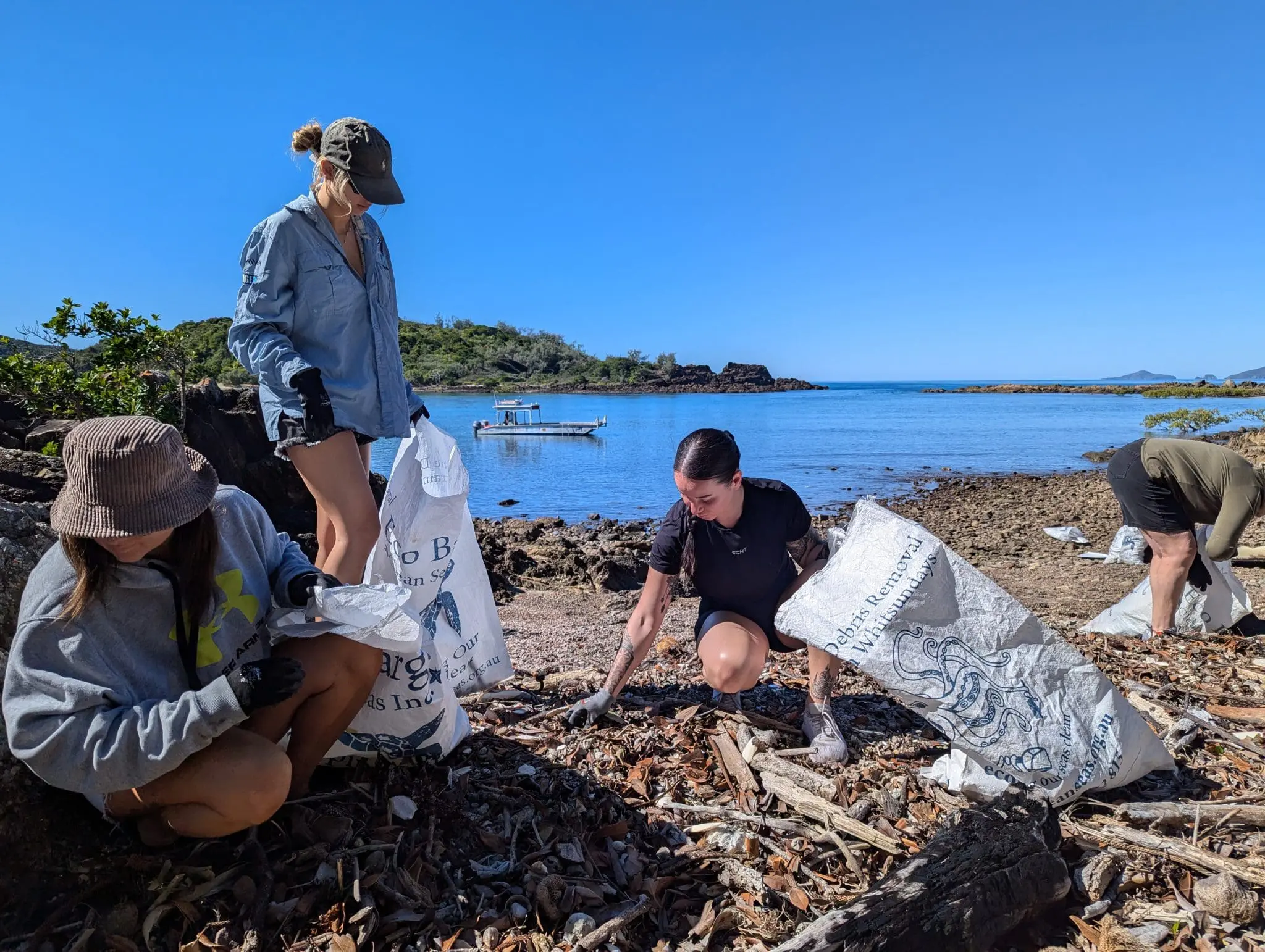 Cleaning up the Great Barrier Reef - Eco Barge Clean Seas