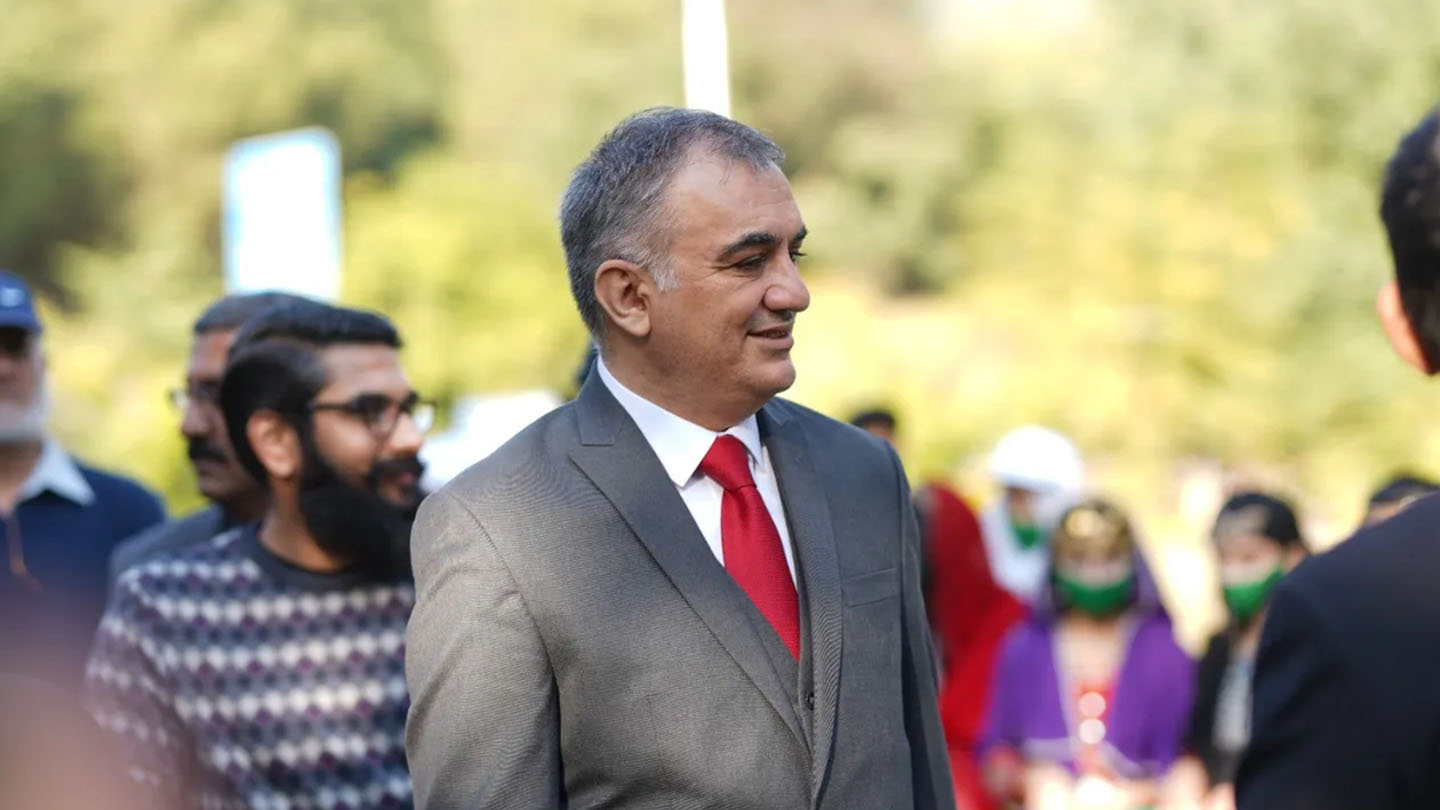 #CleanGreenPakistan کے نیک مقاصد کے ساتھ، پاکستان کی پہلی پلاسٹک سڑک کی افتتاحی تقریب منعقد ہوئی۔