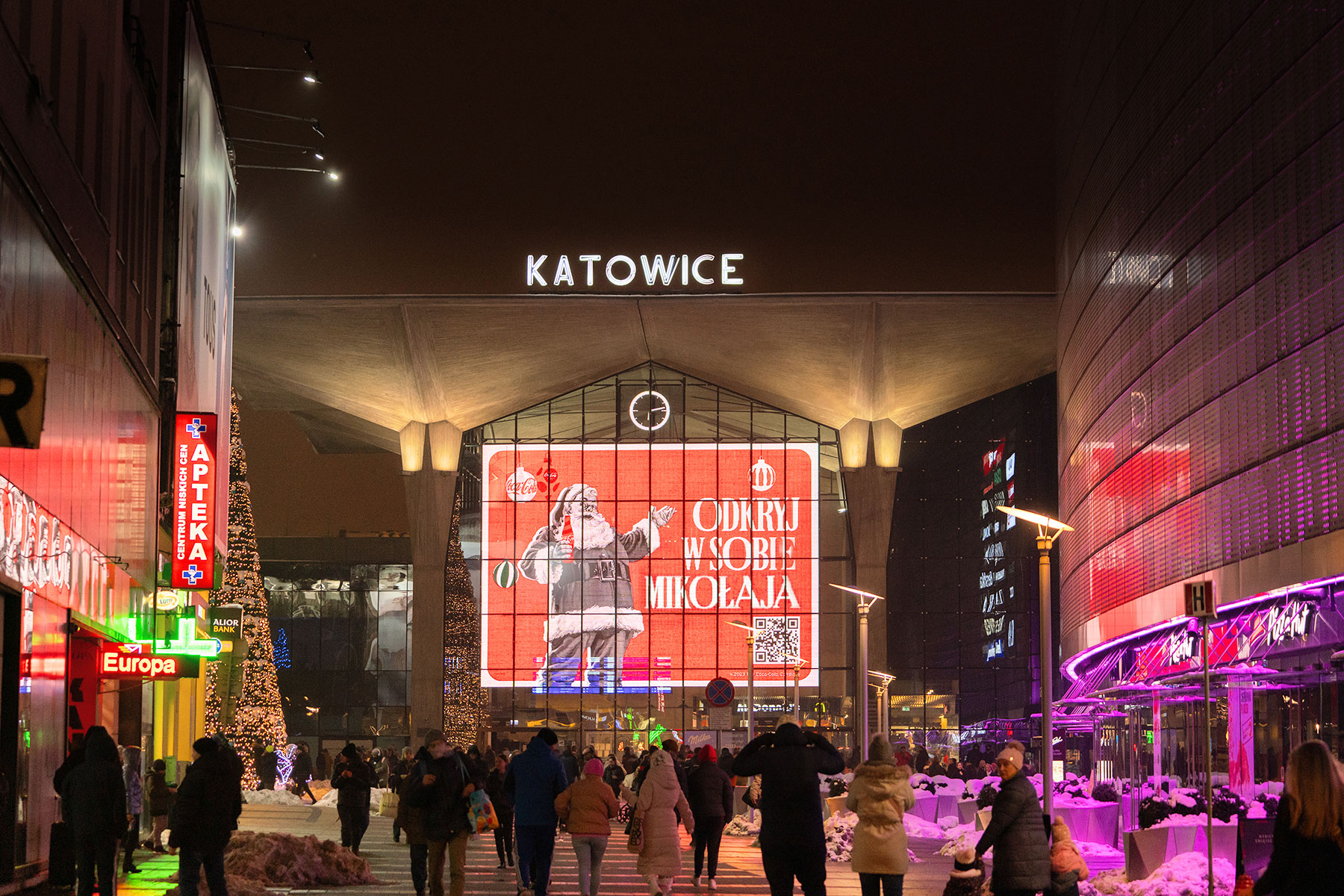  Świat potrzebuje więcej Mikołajów:  Coca-Cola Polska wspólnie z Polskim Czerwonym Krzyżem zachęcają do wsparcia potrzebujących 