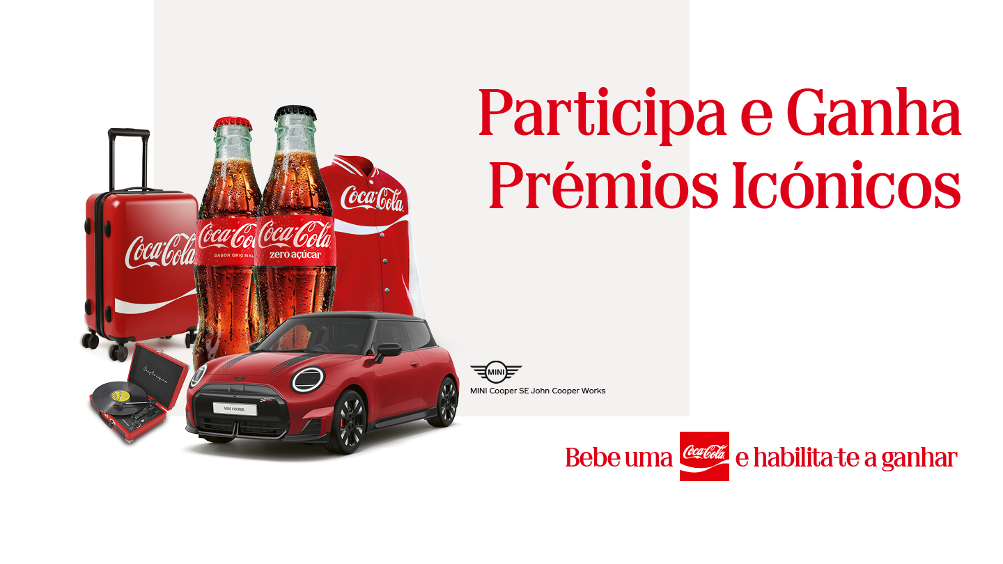 Produtos e prémios Coca‑Cola incluindo garrafas de Coca‑Cola, mala de viagem vermelha, MINI Cooper vermelho e acessórios promocionais da campanha Prémios Icónicos.
