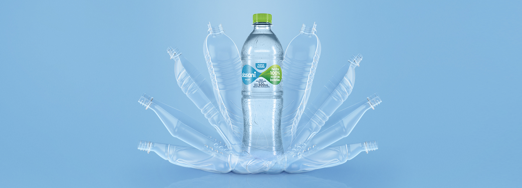 Botella de Dasani sobre botellas vacías