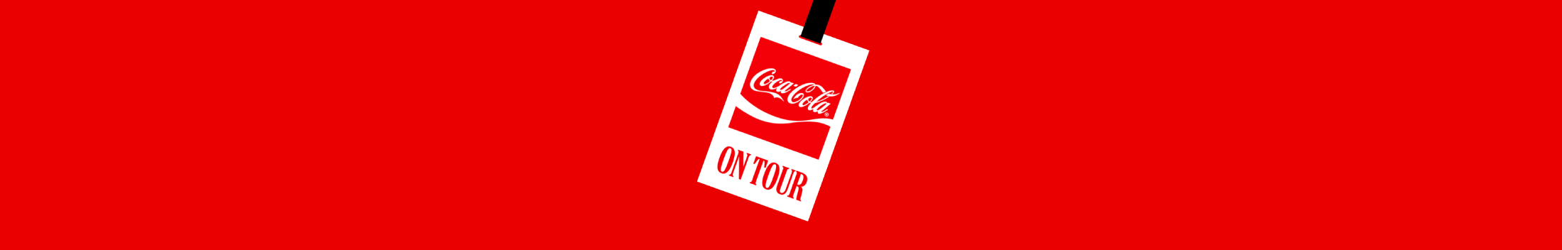 Un badge de festival cu emblema Coca-Cola si textul on Tour