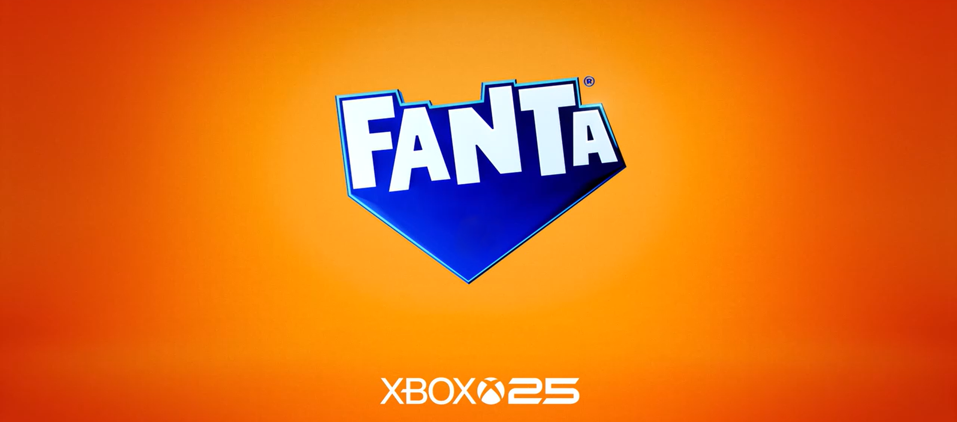 Un banner portocaliu cu logo-urile Fanta și Xbox
