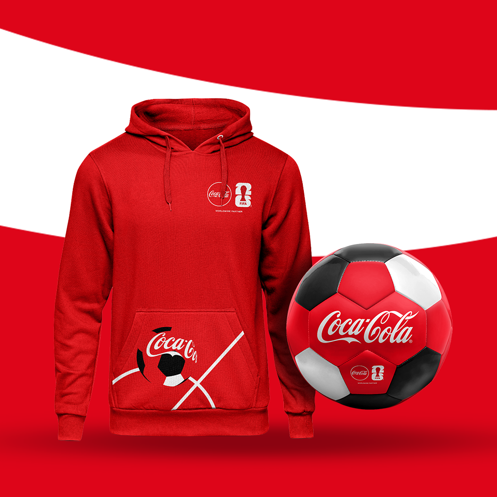 Un banner roșu cu hanorac și minge cu inscripția Coca-Cola