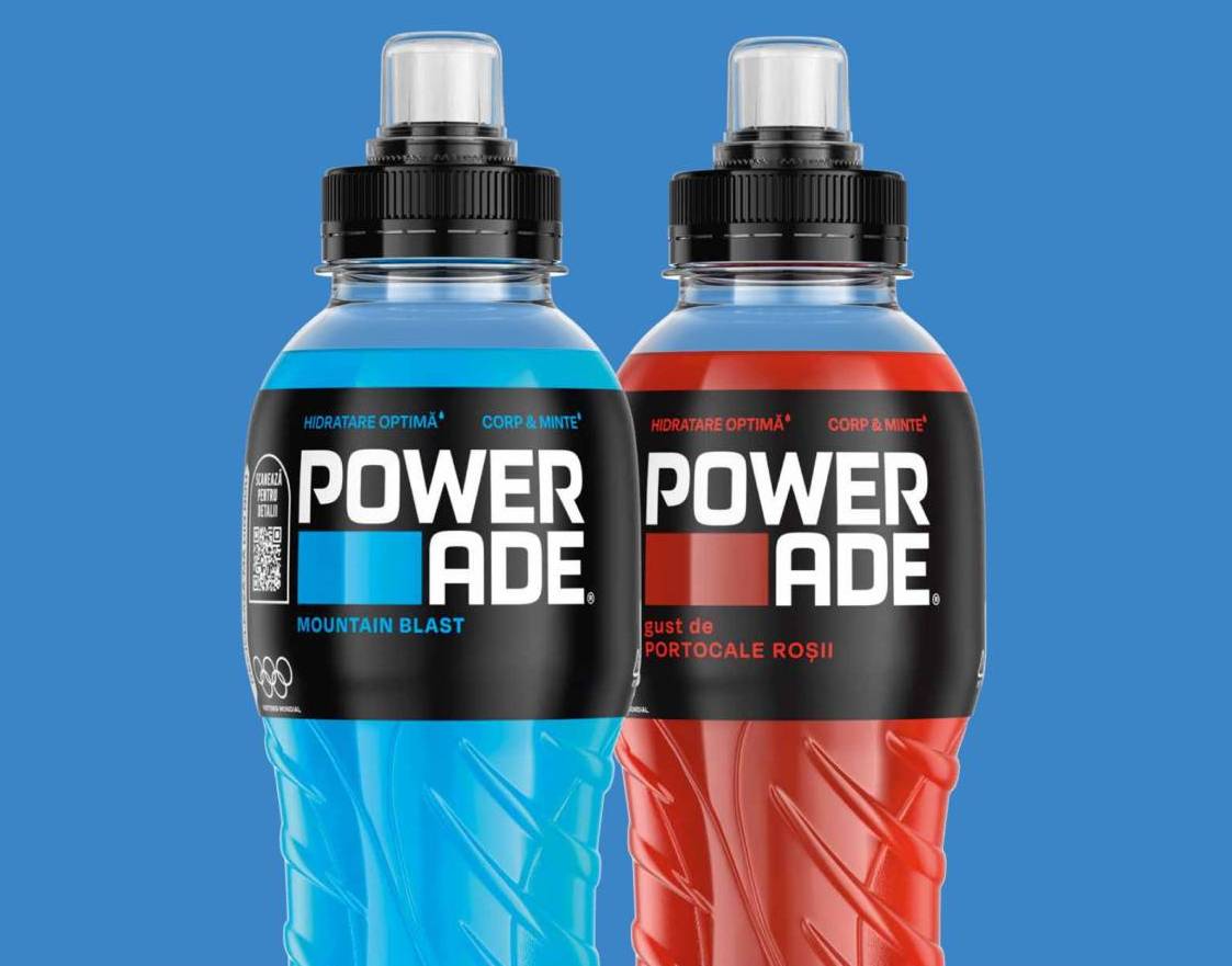 Sticle de Powerade Mountain Blast si Powerade Gust de Portocale roșii