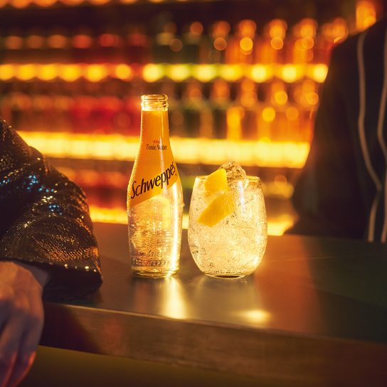 Sticla de Schweppes Indian Tonic