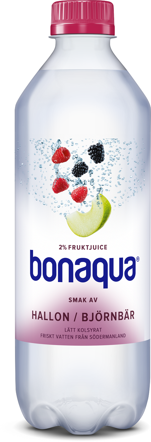 En flaska med Bonaqua Hallon Björnbär -  En kolsyrad dryck gjord på vatten från Södermanland och fruktjuice.