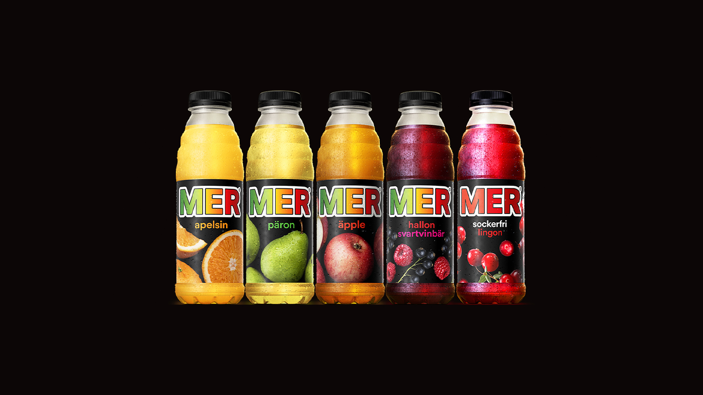 MER-flaskor med smakerna apelsin, päron, äpple, lingon och hallon/svartvinbär