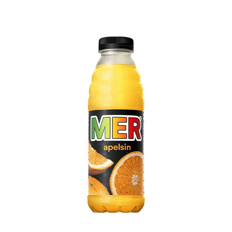 En flaska med fruktdrycken MER Apelsin