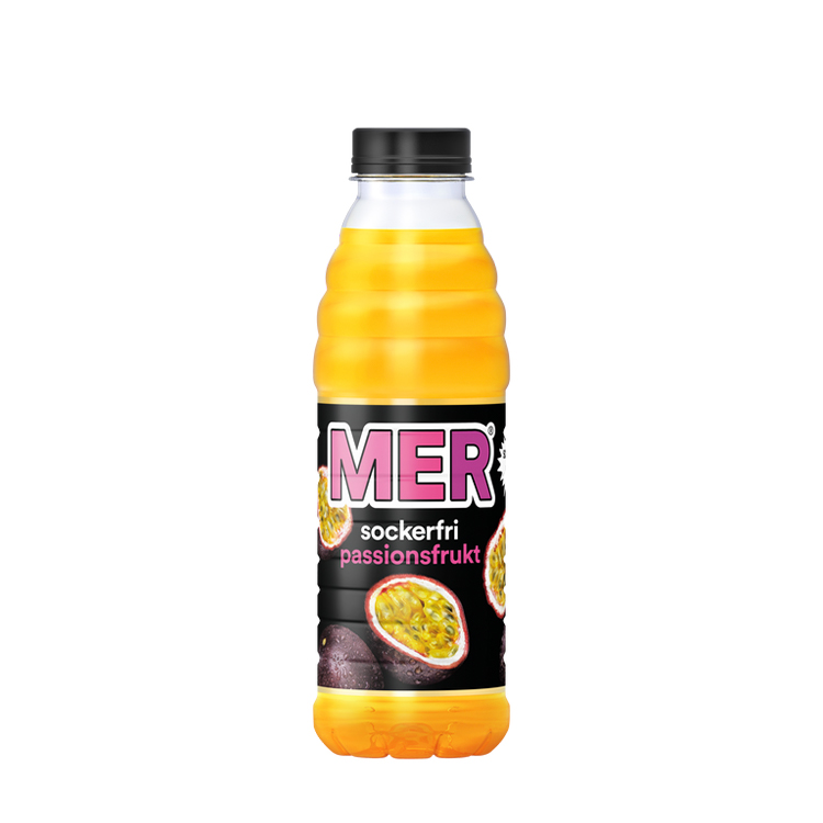 En flaska med fruktdrycken MER Passionsfrukt