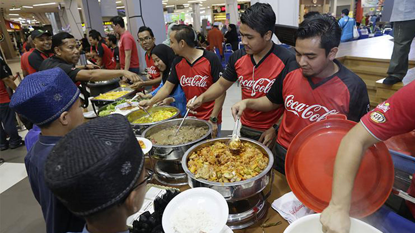 Coca-Cola's representatives serving food for the community