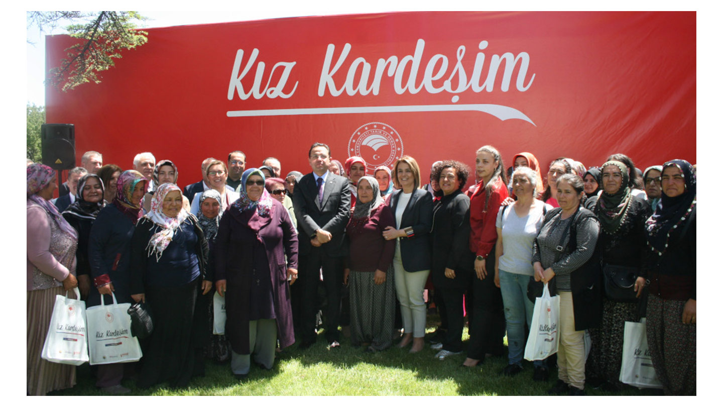 Tarım ve Orman BakanlÄ±Ä Ä±, Kız KardeÅ im Projesi kapsamında kadın çiftçi ve giriÅ imcilere eÄ itim seferberliÄ i baÅ lattı.