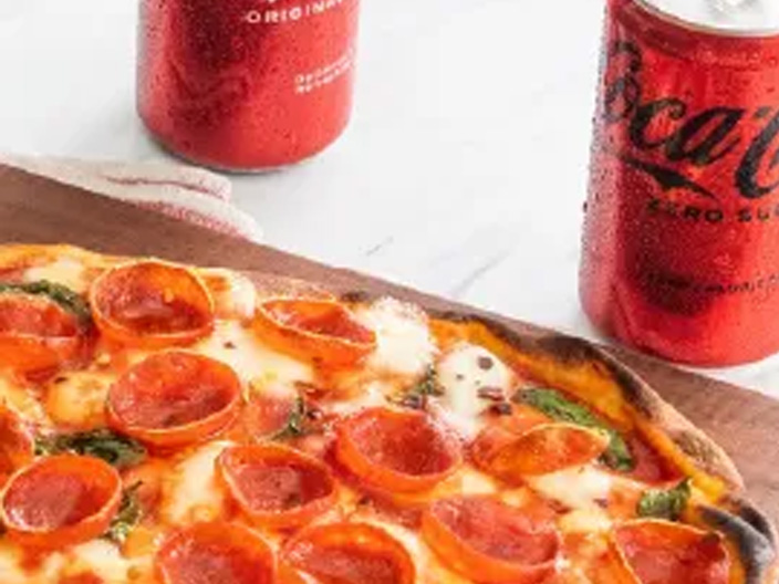 Bee Sting Flatbread Pizza with Coca-Cola and Coca-cola Zero Sugar
