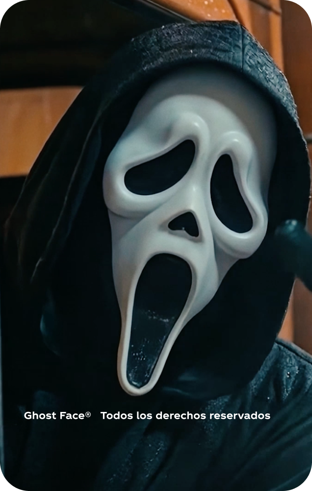 Personaje de Ghost Face en un entorno oscuro para la tarjeta promocional de Fanta Halloween.