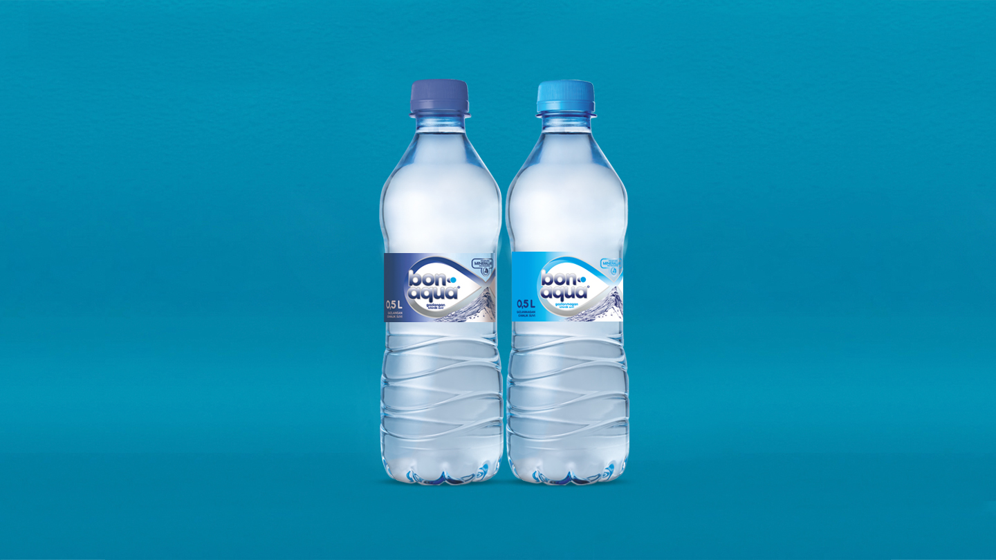 Две бутылки воды Bonaqua